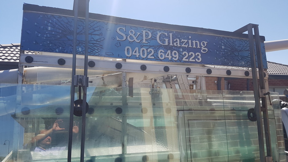 S & P Glazing & Glass Replacement